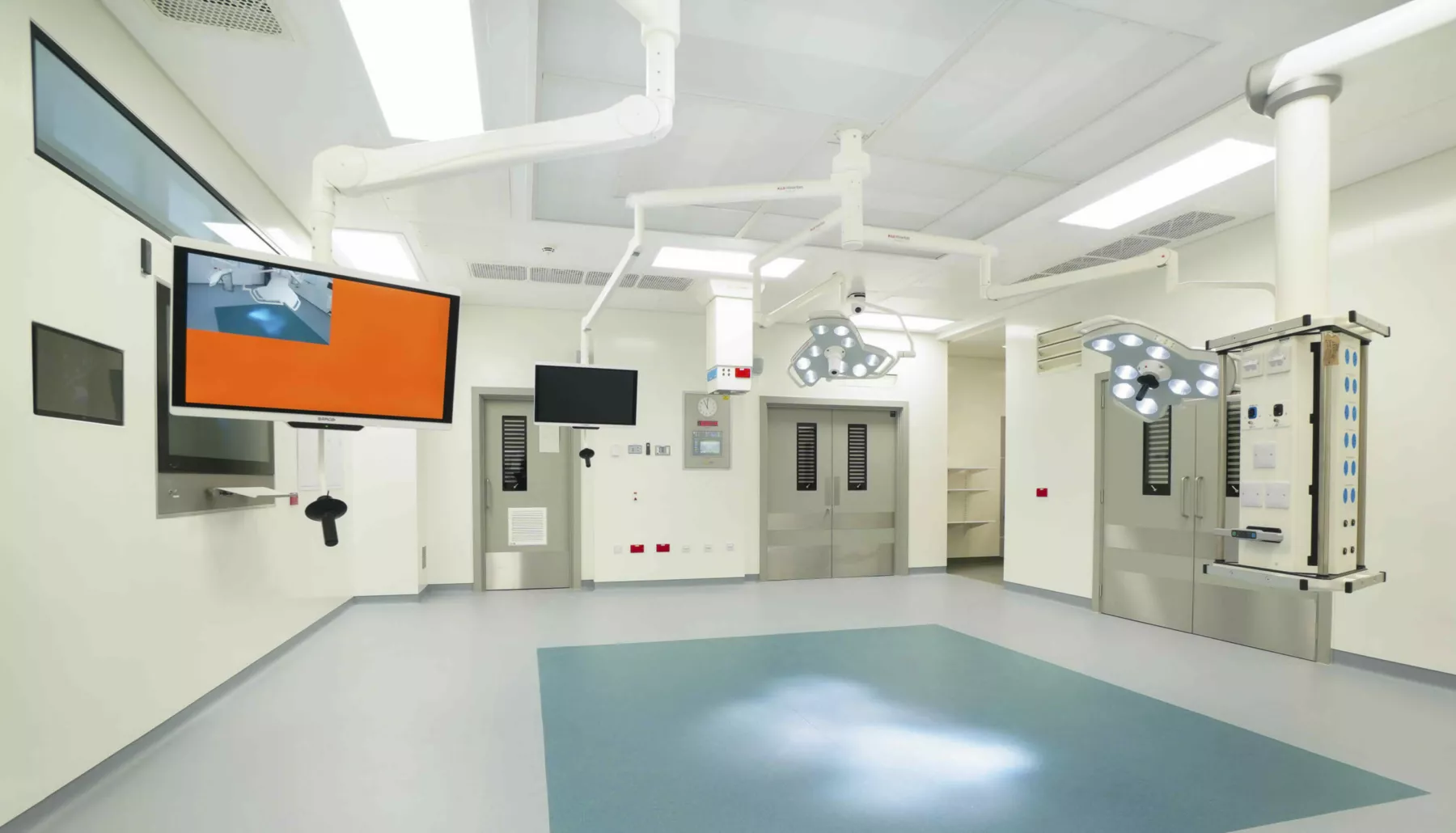 An orthopaedic operating theatre at Kirkcaldy's National Treatment Centre. The theatre is empty but has lighting and screens in place.